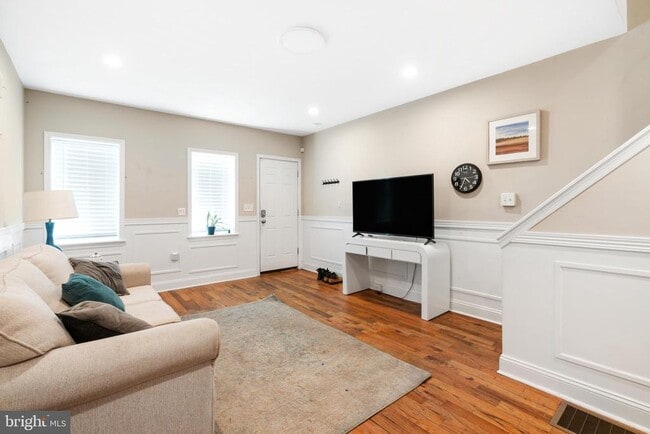 Building Photo - 1609 W Stiles St