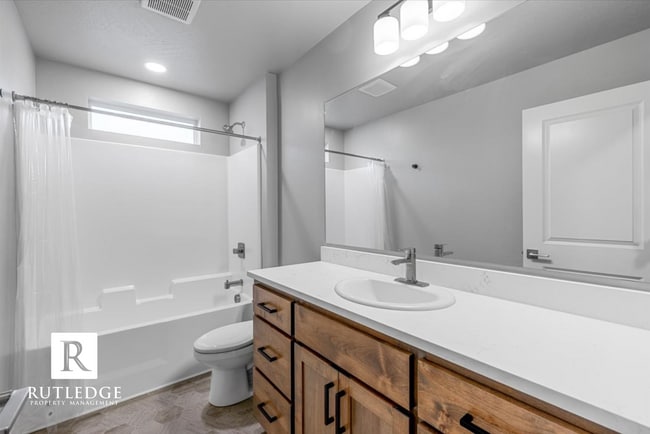 Building Photo - Newly Built 3 Bed/2 Bath Home in East Medford!