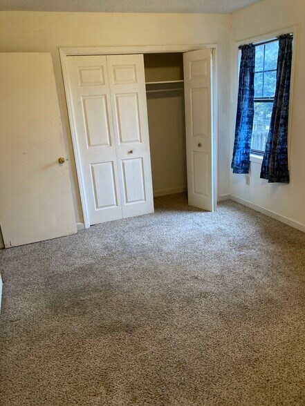 Building Photo - 211 Butterfly Dr