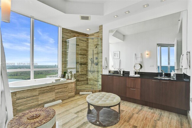 Building Photo - 16001 Collins Ave