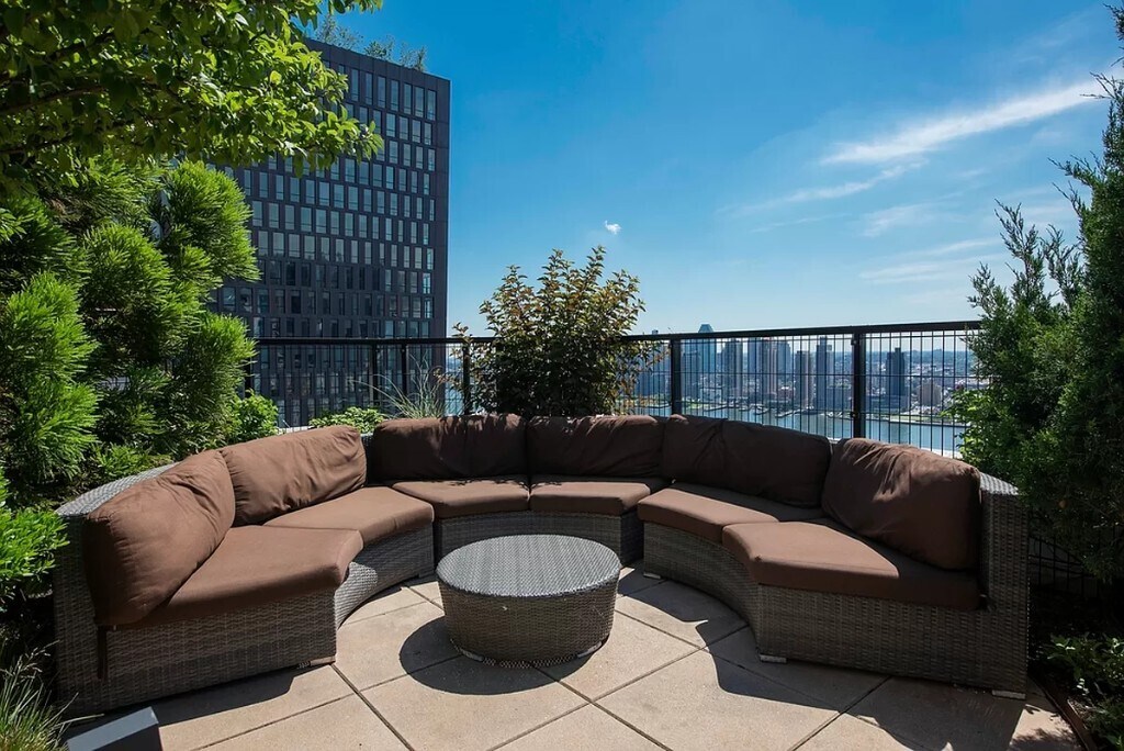 Building Photo - 401 E 34th St