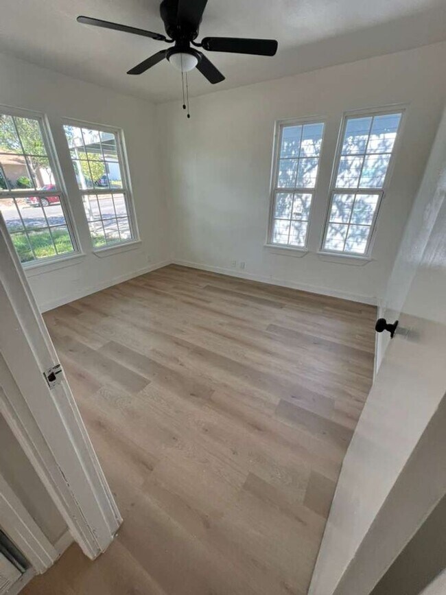 Building Photo - Updated 3BR Home | Large Yard + Pet Friend...