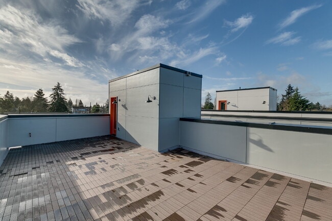 Building Photo - Modern, Spacious 2020 Townhome in West Seattle!