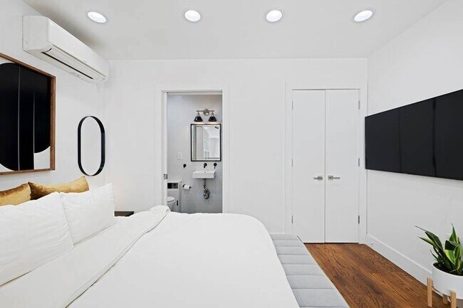 Building Photo - 299 Van Buren St