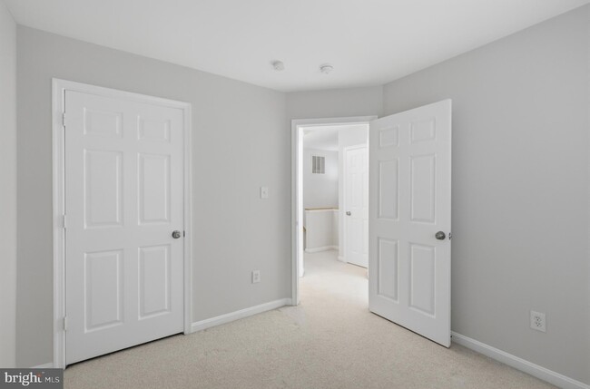 Building Photo - 45570 Trestle Terrace