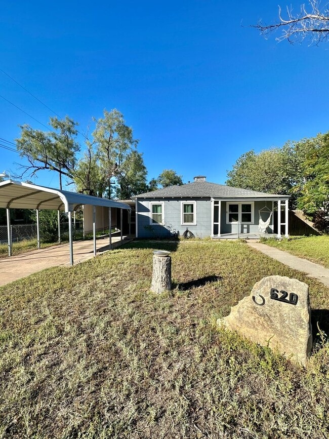 Building Photo - COMING MAY 2026 - Cozy 3 Bedroom Home Near Fort Concho!