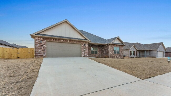 Building Photo - Charming 3-Bedroom Retreat with Cozy Fireplace