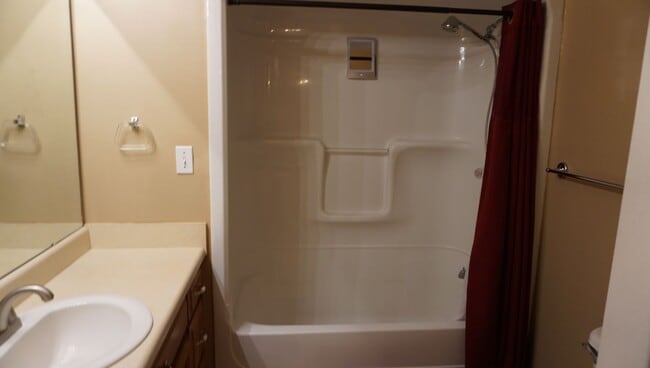 Building Photo - Beautiful home off Knights Academy