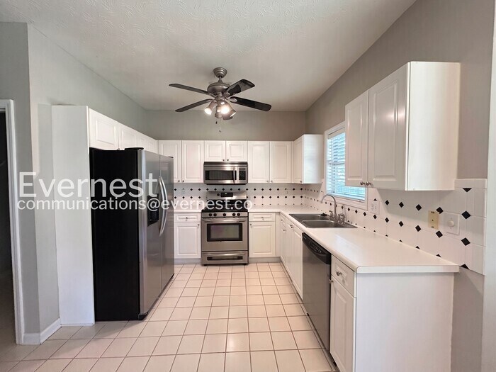Building Photo - 2545 Waterstone Way