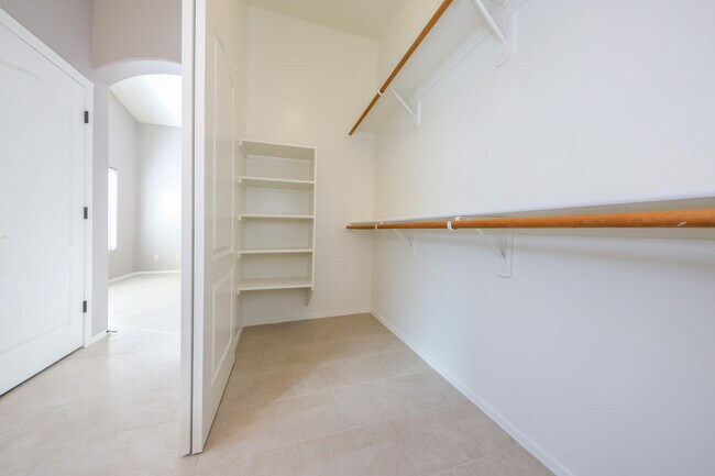 Building Photo - 10886 S Arrowhead Spring Dr