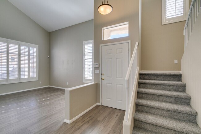 Building Photo - GORGEOUS HOME WITH TONS OF UPGRADES*GATED COMMUNITY WITH A COMMUNITY POOL*