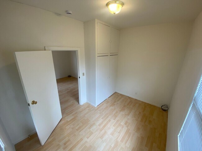 Building Photo - Charming Oakland Home in Desirable Neighborhood