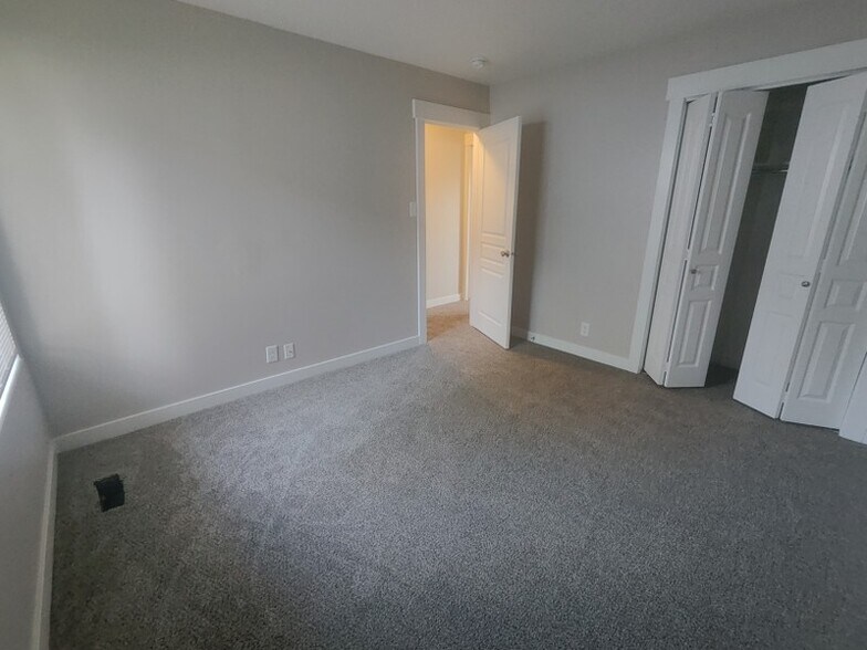 Building Photo - 177 S 200 W