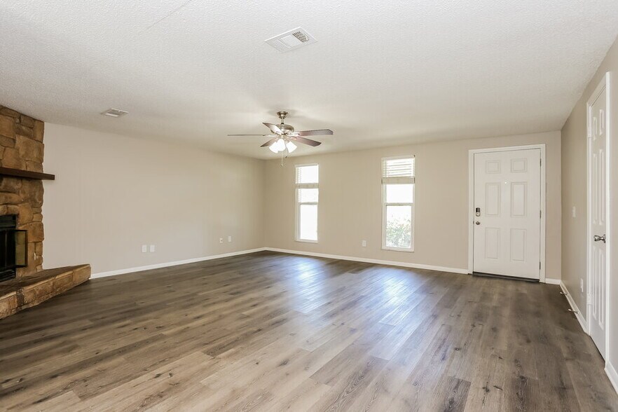 Building Photo - 1504 Pawnee St