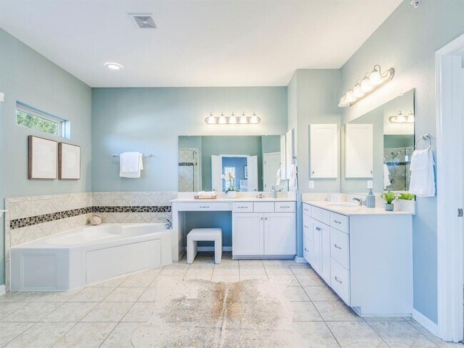 Building Photo - 2930 Grand Oaks Loop