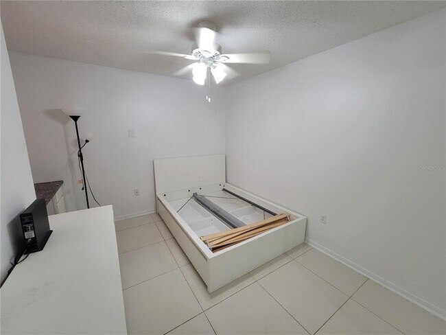 Building Photo - 2601 SW Archer Rd