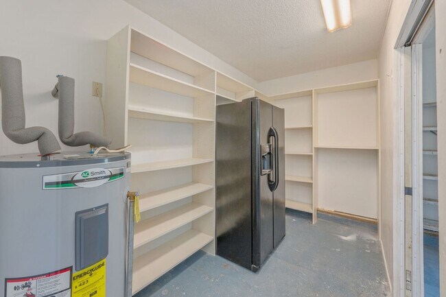 Building Photo - 1629 Campbell Dr N