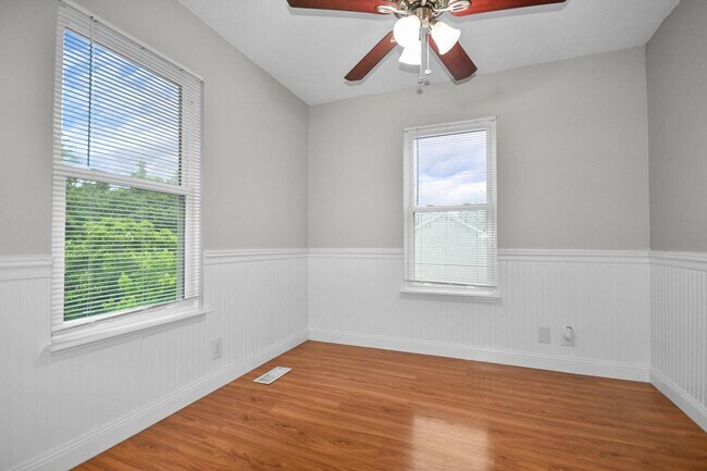 Building Photo - 706 Green Valley Ct