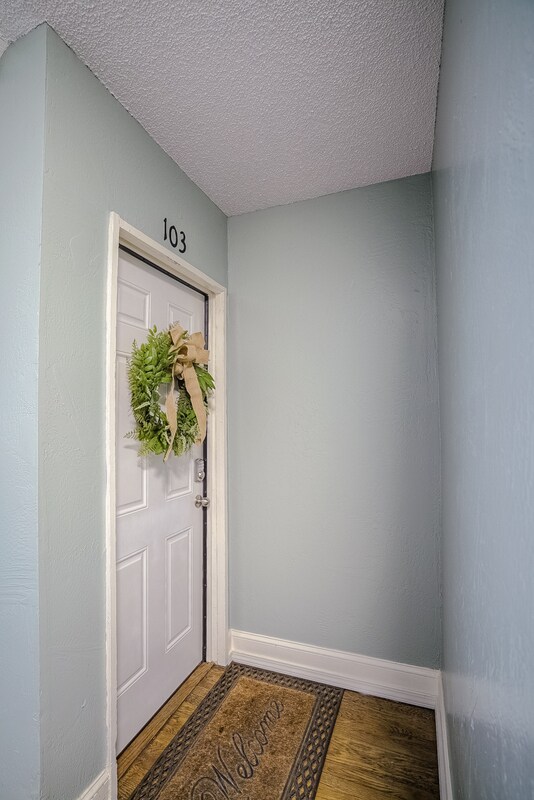 Building Photo - 3811 Mercier St