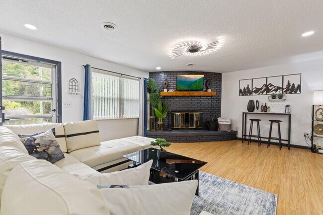 Building Photo - 400 Allensville Rd