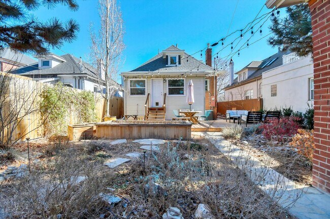 Building Photo - Charming luxury meets timeless character in the heart of West Wash Park - Available NOW!!