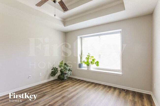 Building Photo - 803 E 13th Terrace