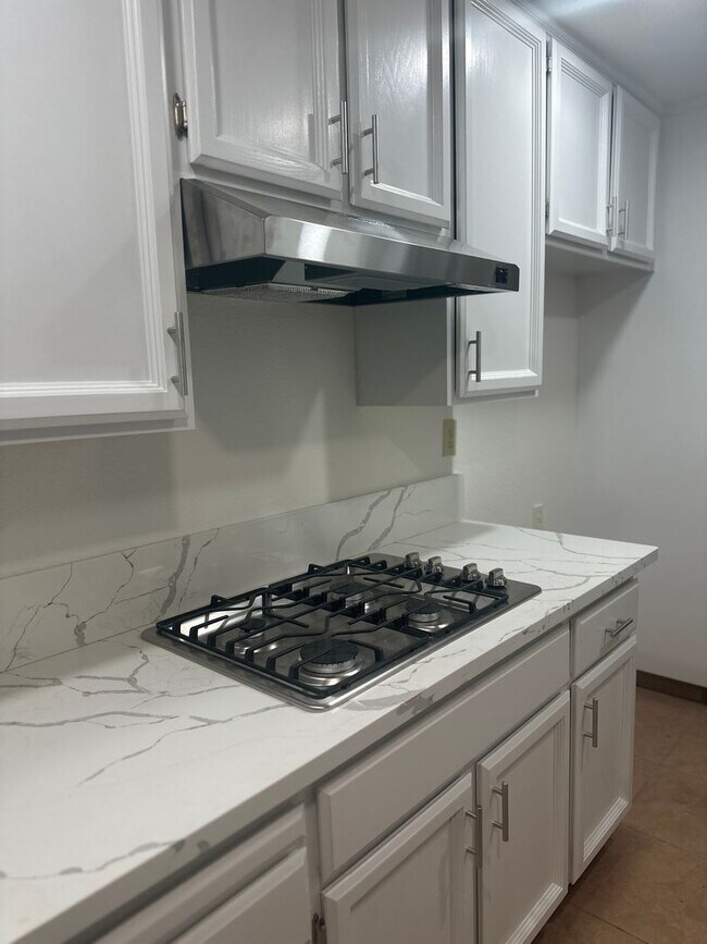 Building Photo - Elk Grove - HOUSE  FOR RENT!