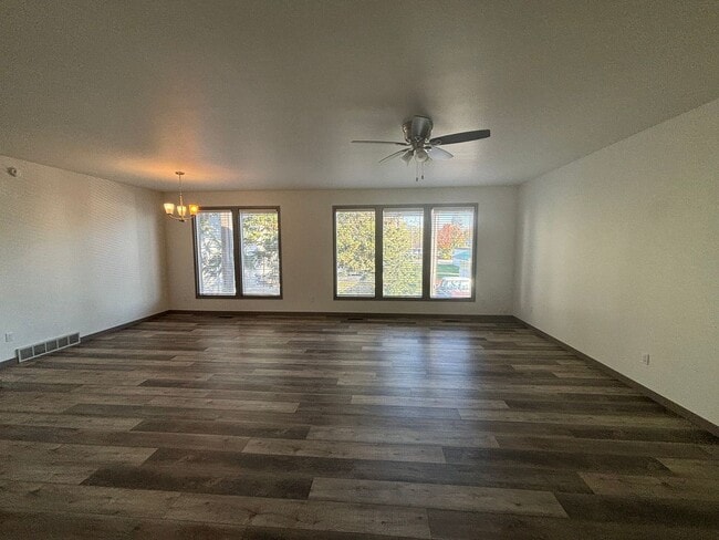 Building Photo - Remodeled Midtown Apartment (APP#244)
