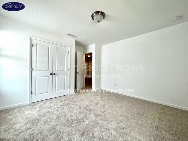 Building Photo - 5770 Thornton Dr