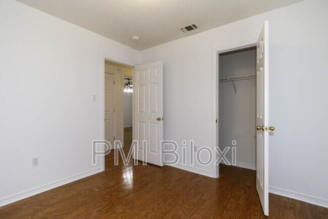Building Photo - 11107 Dede Dr