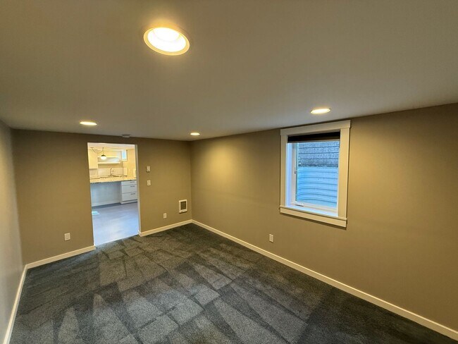 Building Photo - Stunning 4 Bed 4 Bath Home Steps from Golden Gardens in Ballard with MIL Suite