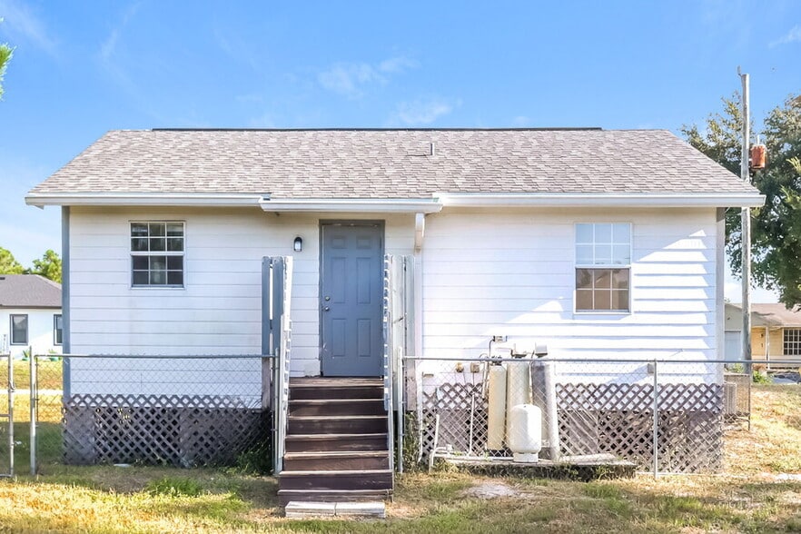 Building Photo - 5407 3rd St W