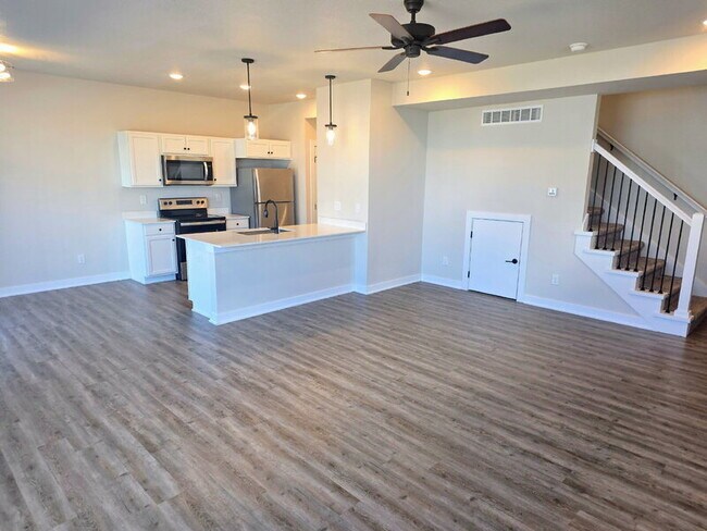 Building Photo - 6951 Bluebell Ct