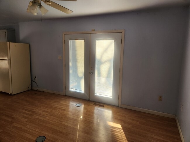 Building Photo - 137 N Elizabeth St