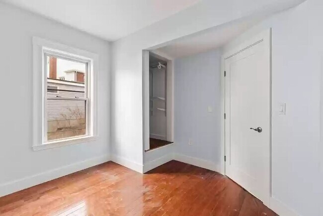 Building Photo - 1008 Winthrop Ave