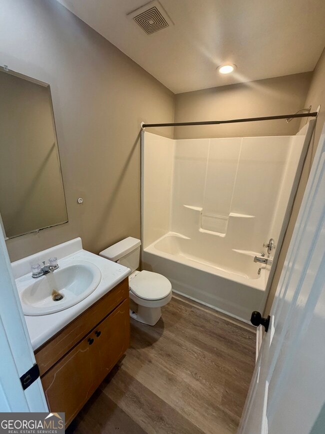 Building Photo - 806 E Church St