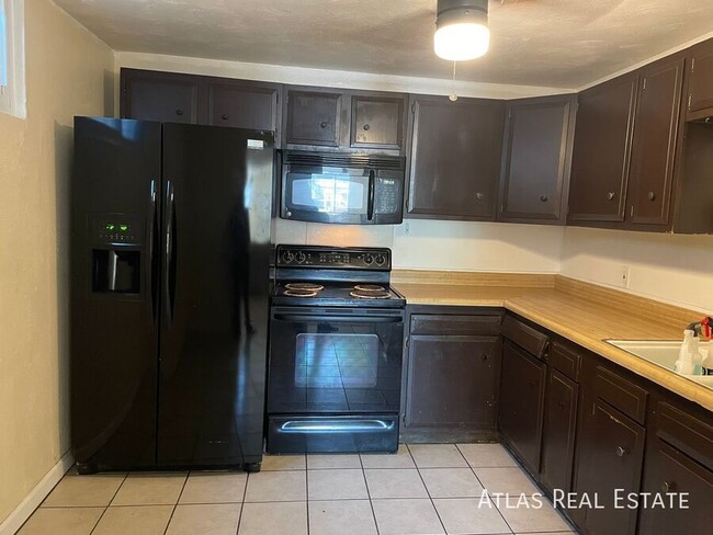 Primary Photo - 3 Bedroom, 1 Office and 1 Bath in South De...