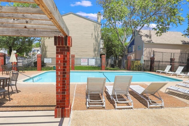 Building Photo - 12210 Apricot Dr