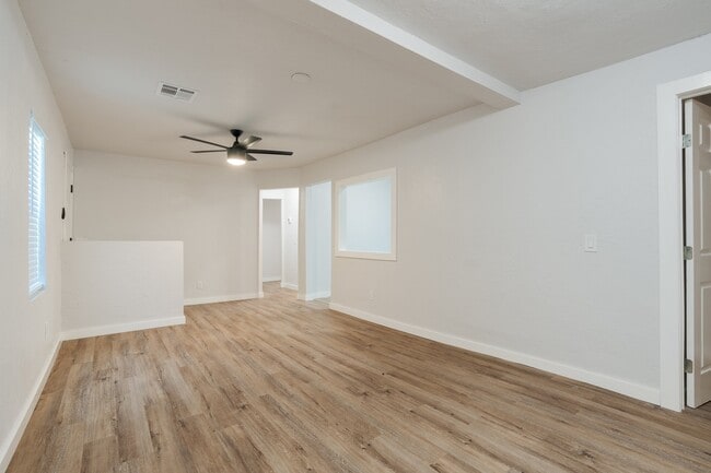 Building Photo - 600 SW 33rd St