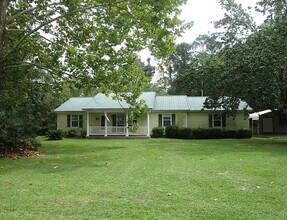 Building Photo - Charming Georgia Retreat: Spacious 3BD/2BA...