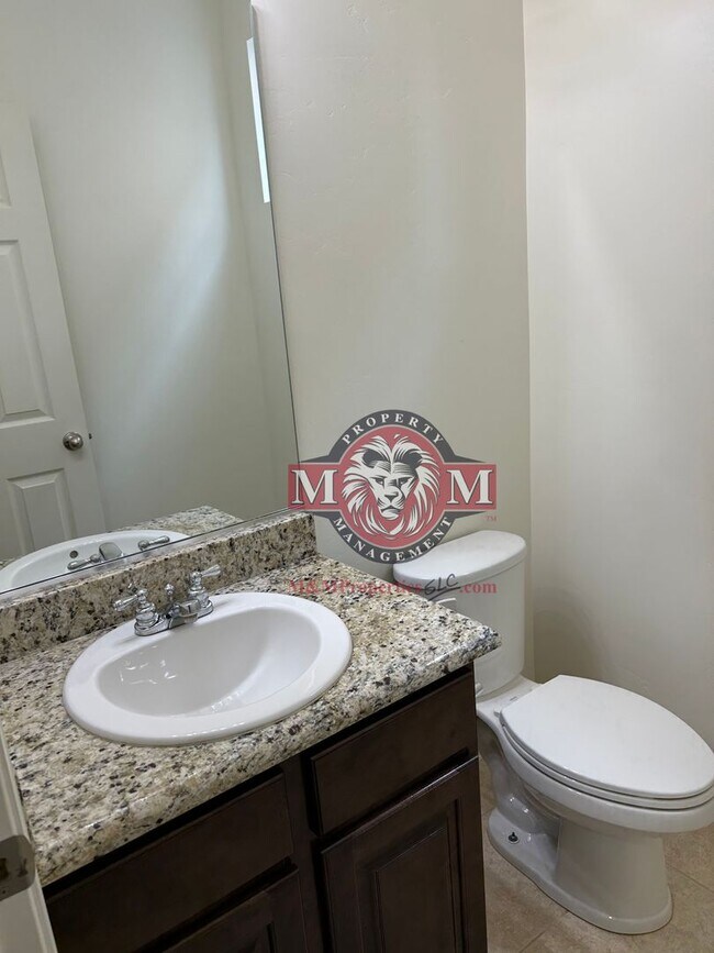Building Photo - Beautiful 3 Bed 2.5 Bath - 2 Story Home in...