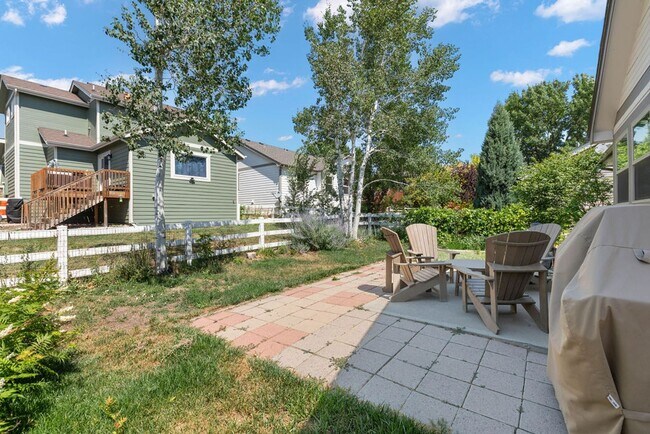 Building Photo - 5 Bedroom Ranch Available in Maple Hill