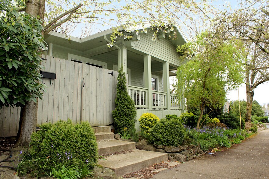 Primary Photo - 1411 NE 37th Ave
