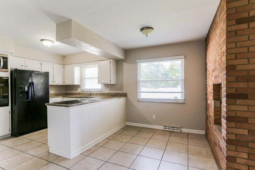 Building Photo - 1392 Devonhurst Dr