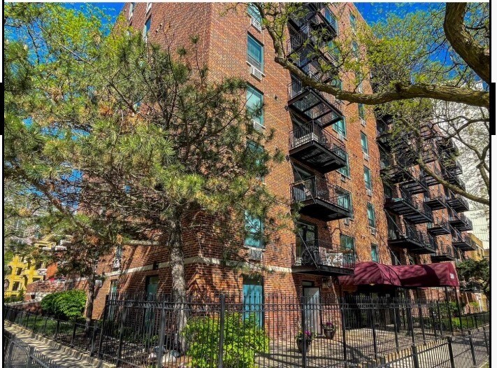 Building Photo - 3900 N Pine Grove Ave
