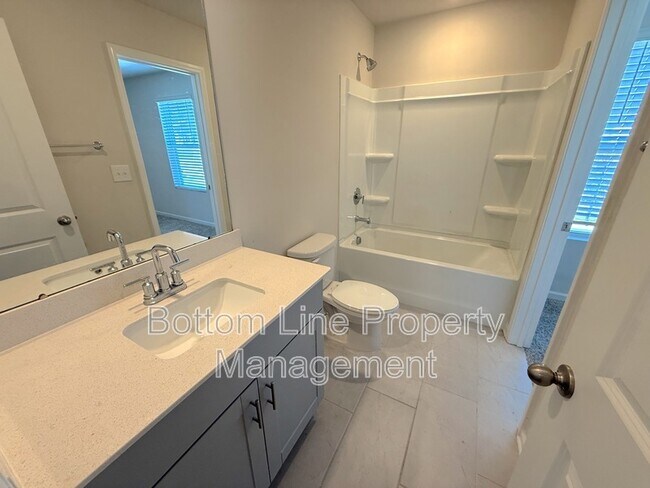 Building Photo - 1066 Plumcrest Dr