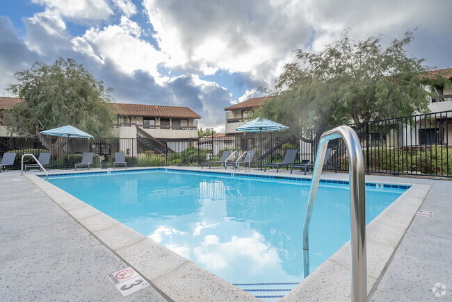 Building Photo - Hacienda at Camarillo Oaks