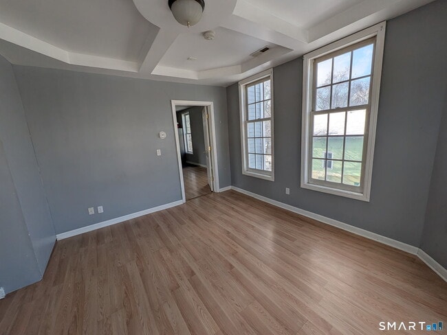 Building Photo - 220 Munson St