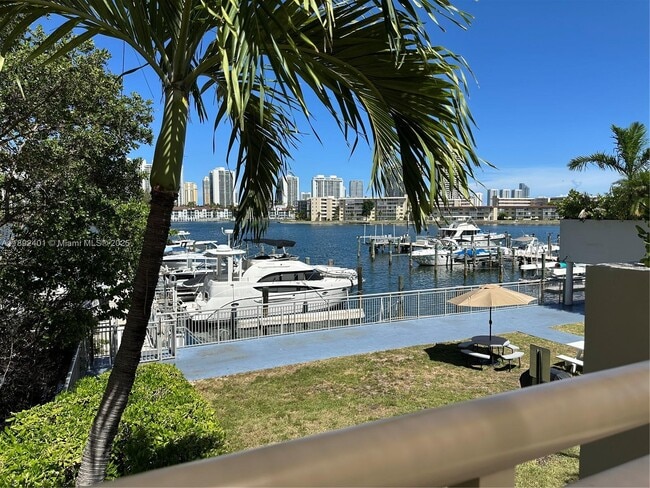 Building Photo - 18021 Biscayne Blvd
