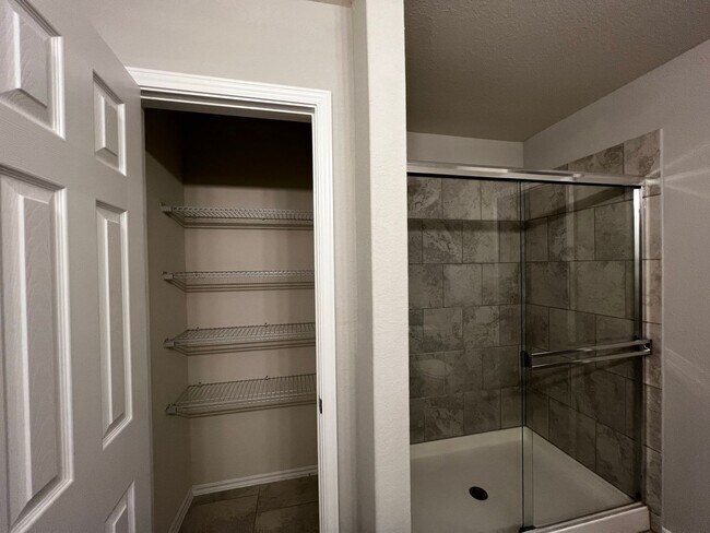 Building Photo - Elegant home in Davis Ranch- 4 Bedroom/ 3 Bathroom